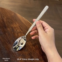 Hochwertiges Westliches Dreiteiliges Metall-Besteckset Steinmuster-Design Luxuriöses Retro-Design Edelstahl Löffel Gabeln Kaffeebesteck