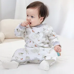 ปุ่มที่กําหนดเองเสื้อผ้า Eco Muslin ชุดรอมเปอร์เด็กออร์แกนิกมัสลินทารกรอมเปอร์เด็กวัยหัดเดินชุดนอนเด็กทารกเสื้อคลุมหลวมๆ