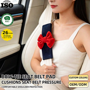 Protector de Cinturón de Seguridad para Auto con Lazo Adorable, Universal, de Felpa Suave, Alivia la Presión en el Cuello - Product Image 1