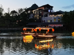 เรือไฟฟ้าสไตล์โบราณแบบทาสี (5 ที่นั่ง) - Product Image 5