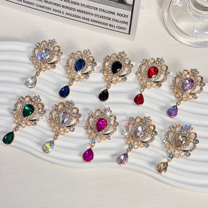 Novo Broche de Cristal Dourado Vintage, Joia de Luxo em Formato de Gota com Strass para Roupas - Product Image 3