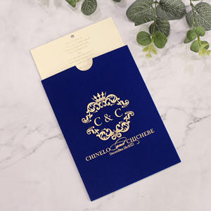 Invito tascabile in velluto blu scuro personalizzato con nappine di lusso carte di nozze fatte a mano <span class=keywords><strong>carta</strong></span> stagnola d'oro - Product Image 2