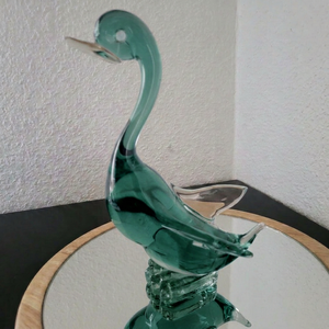 Figurine de cygne en verre soufflé de Murano, différentes couleurs, thème animal, artisanat décoratif, pièce d'art faite à la main en verre soufflé. - Product Image 1