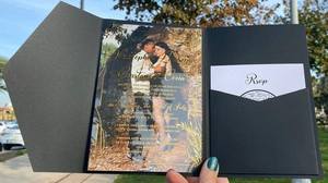 Vente en gros de luxe personnalisée élégante <span class=keywords><strong>invitation</strong></span> de mariage en acrylique avec <span class=keywords><strong>photo</strong></span> et enveloppe de poche noire à trois volets - Product Image 5