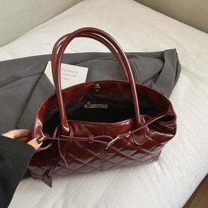 Soft PU New Stylish Popular Quilted <b>Pillow</b> <b>Shape</b> Magnetic Closure Polyester Lining 1-1.9L Capacity Tote Bags - Product Image 5