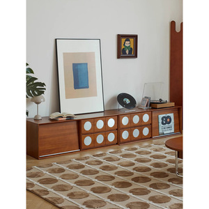 Mueble de TV retro de madera maciza, mueble bajo de almacenamiento para sala de estar con cajones circulares y expositor para tocadiscos - Product Image 1