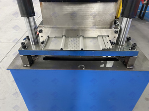 Rouleau de panneau de soffite perforé formant la machine - Product Image 6