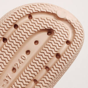 Usine En Gros Marcher Sur Merde Pantoufles Maison Intérieur <span class=keywords><strong>Semelle</strong></span> Épaisse Hommes et Femmes Salle De Bains Bain Doux Tongs - Product Image 3