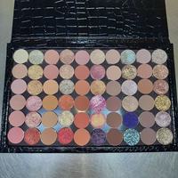 Palet Rias Mata Vegan Pigmen Tinggi yang Dapat Disesuaikan Dengan Palet Eyeshadow Matte Nude dan Shimmer Glitter