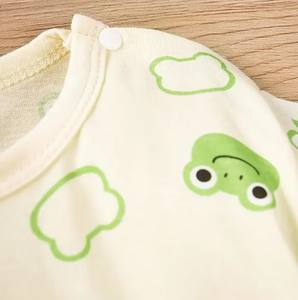 Body in cotone con stampa All-over a forma di rana da bambino Casual pagliaccetto a manica corta abbigliamento outdoor da bambino - Product Image 3