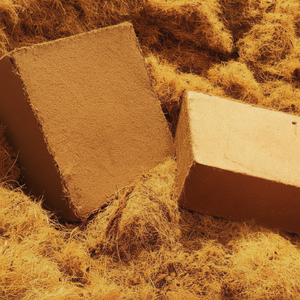 Source de Nutrition Adéquate pour les Plantes Tourbe de Coco Biologique Bloc de 4,5 kg Semis Culture 29x29x15cm Ben Tre Vietnam 2024 - Product Image 1