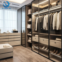 Système de dressing moderne de luxe sur mesure avec solution de rangement haut de gamme et design intérieur élégant pour projets de villas