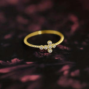 Anillo Cruzado T0319 para Mujer con Circonita Cúbica Creada en Laboratorio, Engaste Pavé, Joyería de Moda para Compromiso, Tono Dorado - Product Image 3