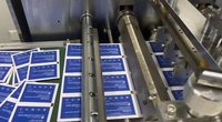 Machine de conditionnement et de fabrication entièrement automatique pour lingettes alcoolisées et lingettes humides jetables, format voyage