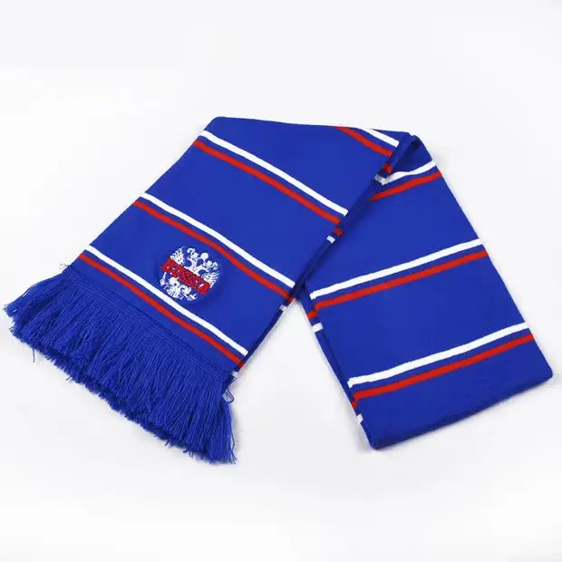 カスタムロゴ秋と冬の厚手のトレンディなサッカークラブは非常に人気のあるニットスカーフです