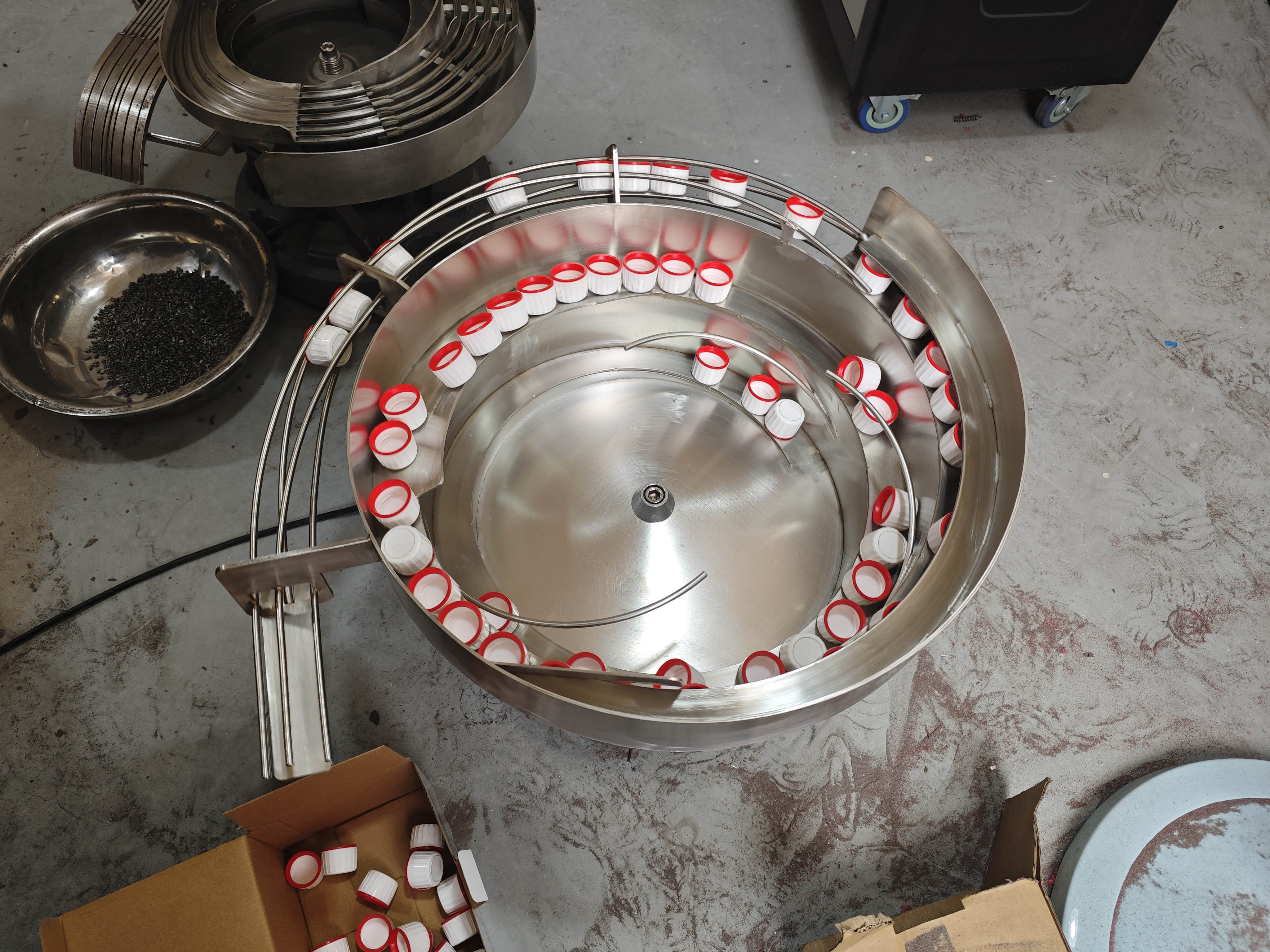 automatic cap feeder