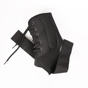 Attelle de cheville à lacets avec éclisses bilatérales en aluminium, support stabilisateur, enveloppe en maille respirante en polyester avec sangles - Product Image 5