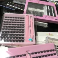 Bandes pré-collées d'ombre riche et profonde de couleur ultra noire avec une pince à épiler facile à saisir incluse