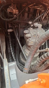 Excavatrice Hitachi ZX130 d'occasion du Japon, 13 tonnes, sur chenilles hydrauliques, avec moteur, engrenages et roulements, pour inspection par rapport et vidéo - Product Image 6