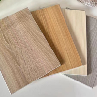 Panel Dinding Dekoratif Berlapis Kayu Elegan dengan Finishing Serat Kayu, Peringkat Api A1, Papan Silikat Kalsium Tahan Air untuk Ruang Tamu, Kamar Tidur, Hotel