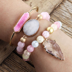 Juego de 3 pulseras de piedra Natural para mujer, Set de 3 pulseras con colgantes de flecha de cristal, color blanco - Product Image 2