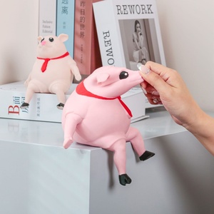 ของเล่นคลาสสิก แก้เครียด บีบเล่นได้ หมูสีชมพูน่ารัก บีบหมูน่ารัก ของเล่นบีบแก้เครียด หมูบีบสควิชชี่ ของเล่นคลายเครียด - Product Image 5