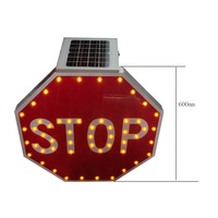 Panneau STOP solaire CadSolar 600 mm avec film réfléchissant 3M, IP54, 12V 5W pour le contrôle temporaire du trafic