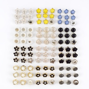 กระดุมเสื้อเรซิ่นลายดอกไม้หลากสี MeeTee -AP2261 - Product Image 2