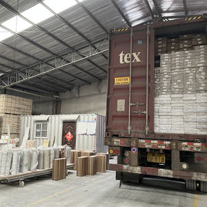 Revestimiento acanalado <span class=keywords><strong>de</strong></span> láminas laminadas <span class=keywords><strong>de</strong></span> PVC, revestimiento hueco <span class=keywords><strong>de</strong></span> lambrin, panel <span class=keywords><strong>de</strong></span> pared WPC para sala <span class=keywords><strong>de</strong></span> estar - Product Image 5