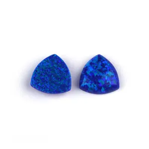 2024 piedras preciosas triangulares cabujones sueltos azules ópalo de Fuego Azul sintético OP05 PIEDRA DE FORMA DE trillón para la fabricación de joyas