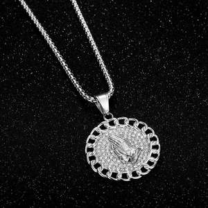 Hip Hop Iced Out CZ oración mano religiosa impermeable no deslustre Acero inoxidable moda joyería colgante collares hombres al por mayor - Product Image 3