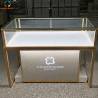 Comptoir de présentation de bijoux robuste avec logo personnalisé, pieds en argent brossé, intérieur LED chaud pour la conception de bijouteries, boutique phare de la marque