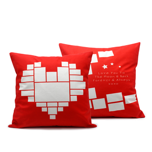 Housse de coussin personnalisable moderne en forme de cœur rouge et de lune, à sublimation, avec motif de dessin animé pour la décoration d'hôtel et de maison - Product Image 1