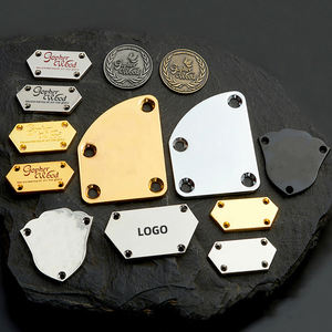 लक्जरी आधुनिक फैशन अनुकूलित लोगो 2-छेद एम्बेड धातु टैग लेजर उत्कीर्ण कपड़े और हैंडबैग - Product Image 2