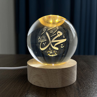 Boule de Cristal Lumineuse Laser Allah Mohammed Souvenir Islamique avec Socle en Bois Lumineux LED MH-Q0251