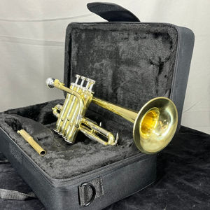 Sinomusik alta calidad Amarillo latón Piccolos <span class=keywords><strong>trompeta</strong></span> Brasswind instrumento musical con estuche logotipo personalizado hecho en China - Product Image 1