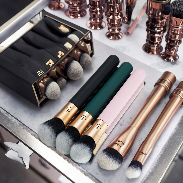 JoyPark Handle USB Rechargeable Luxury Electric Vibrating 10-Speed Flat Brush Nylon Makeup Brush for Face Blush & Eye Shadow