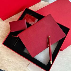 Set de Regalo Corporativo de Lujo Rojo de Alta Calidad con Cuaderno, Bolígrafo y Batería Externa de 10000mAh Tamaño A6 para Regalos Promocionales - Product Image 1
