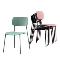 Chaise de salle à manger de style minimaliste moderne italien de luxe, en plastique et en fer, écologique et empilable, pour une utilisation dans une cuisine de petite taille