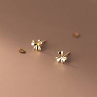 Zierliche Gold Vermeil S925 Silber Sterling Drei-Blütenblatt Ohrstecker 925 Sterling Silber Blumen-Ohrringe