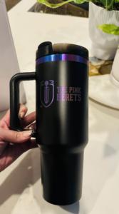 Tazza da Viaggio in Metallo da 40 oz con Logo Personalizzato, Placcata in Oro, Arcobaleno Dorato, in Acciaio Inossidabile con Isolamento Sottovuoto e Manico - Product Image 2