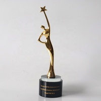 Métal doré de haute qualité en forme de femme, récompenses et trophée de déesse en cristal avec des Souvenirs de Base en cristal