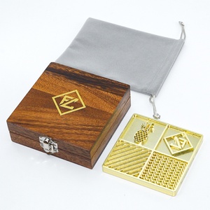 Plaque à glace en laiton personnalisée avec logo gravé sur manche en bois – Spécial cocktails et bars - Product Image 1