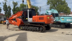 Excavadora de cadenas Hitachi ZX200 de 22 toneladas con cucharón de excavación, componente principal del motor Kawasaki, usada - Product Image 2