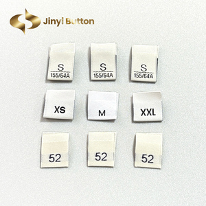 Jinyi nhà máy logo thương hiệu tùy chỉnh tên tag trung tâm gấp bông vải dệt cổ Kích thước Nhãn quần áo nhãn hàng may mặc nhãn - Product Image 1