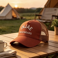 Gorra trucker estructurada al por mayor con logo bordado 3D personalizado, malla frontal y parte trasera ajustable con cierre a presión para exteriores