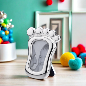 Персонализированная фоторамка из серебра с дизайном детской ножки — лучший подарок на память о малыше, идеальный подарок на выписку или беби-шауэр. - Product Image 3