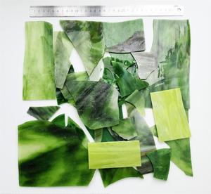 Vente en gros Assortiment de carreaux de mosaïque en mica Rebuts de vitraux transparents Formes variées en verre cathédrale Décoration intérieure - Product Image 5