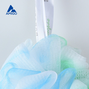 Éponge de bain Amigo 50g, boule en maille douce bicolore pour le frottement du dos et la formation de mousse - Product Image 3