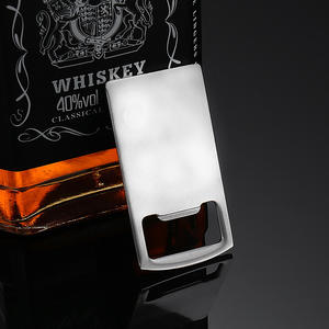 Abridor de Botellas de Bebidas y Cerveza Portátil y Duradero de Acero Inoxidable con Forma de Tarjeta de Crédito - Product Image 2